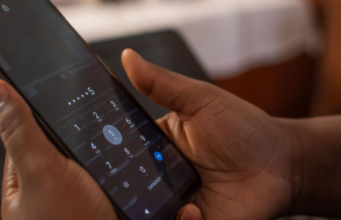 How can I turn off dial tone on my phone?